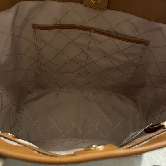 ⭐️ BEAUTIFUL BNWT MK PURSE ⭐️ - Picture 6 of 6